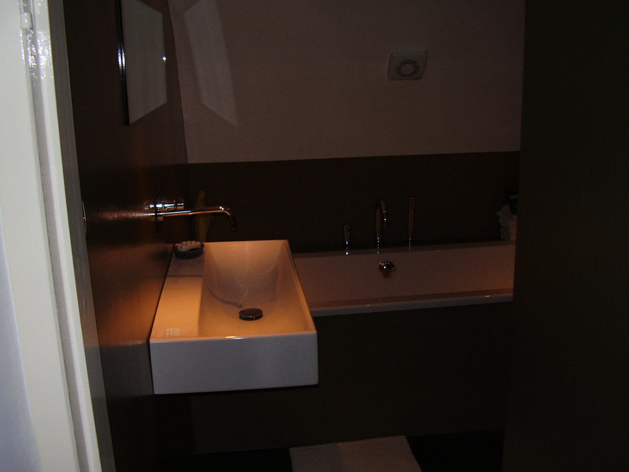 Badkamer in werfkelder aan de leidsekade